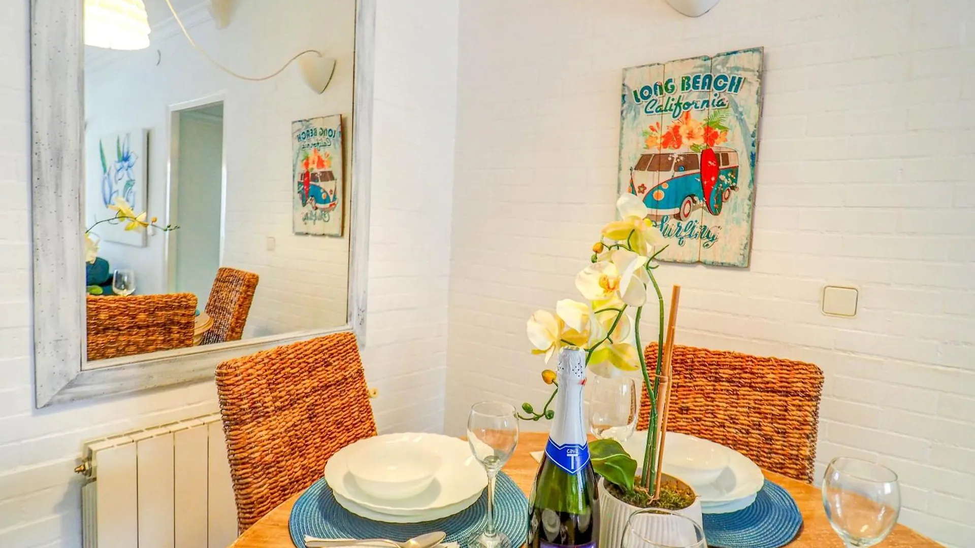 The Beach Holi Apartment By Hello Homes 锡切斯 0*,  西班牙